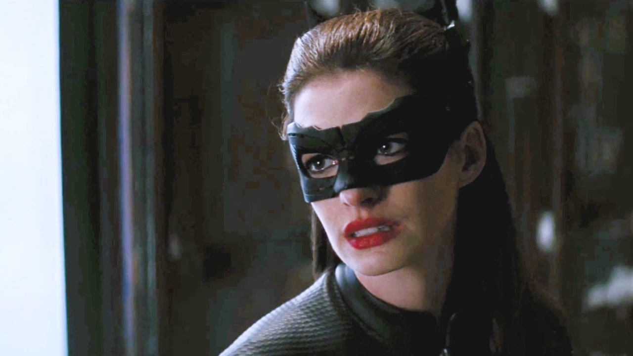 猫女骑上蝙蝠车比蝙蝠侠还要酷女人帅起来没男人什么事了