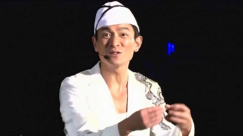 刘德华演唱会现场调侃苗侨伟讲述苗侨伟的爱情