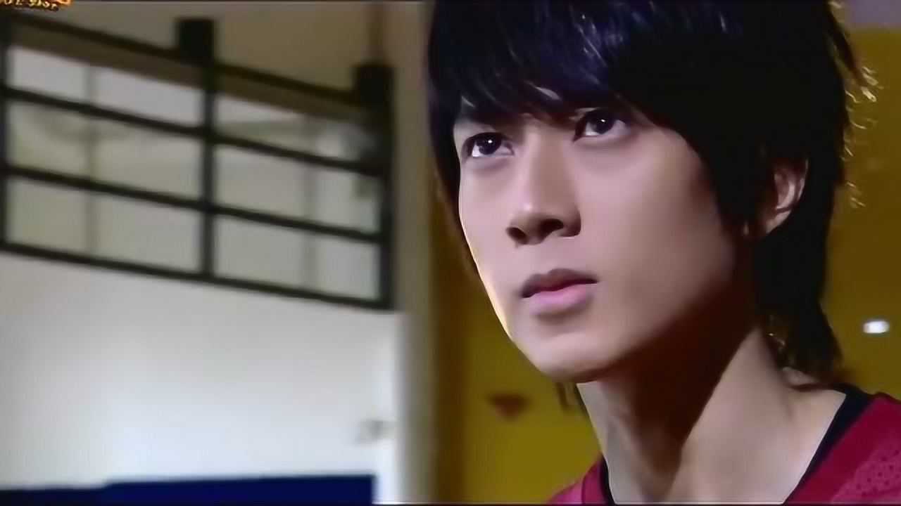 无极尊模仿东方翔打球东方三式只能模仿到第一式