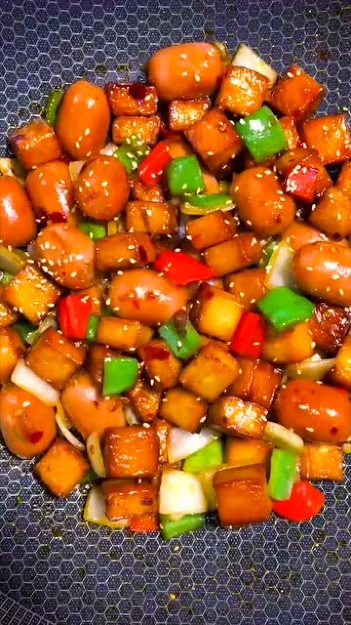 没想到火锅丸子里的鱼豆腐也能单炒一个菜小朋友们肯定特别爱吃