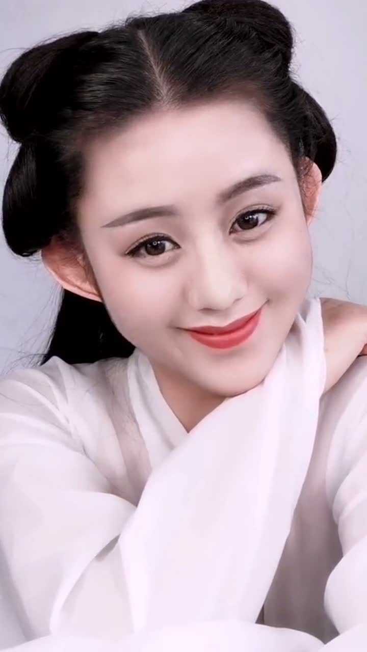 花千骨仿妆来啦,白子画你可还认得小骨吗?那个天真烂漫笑容纯真的小骨