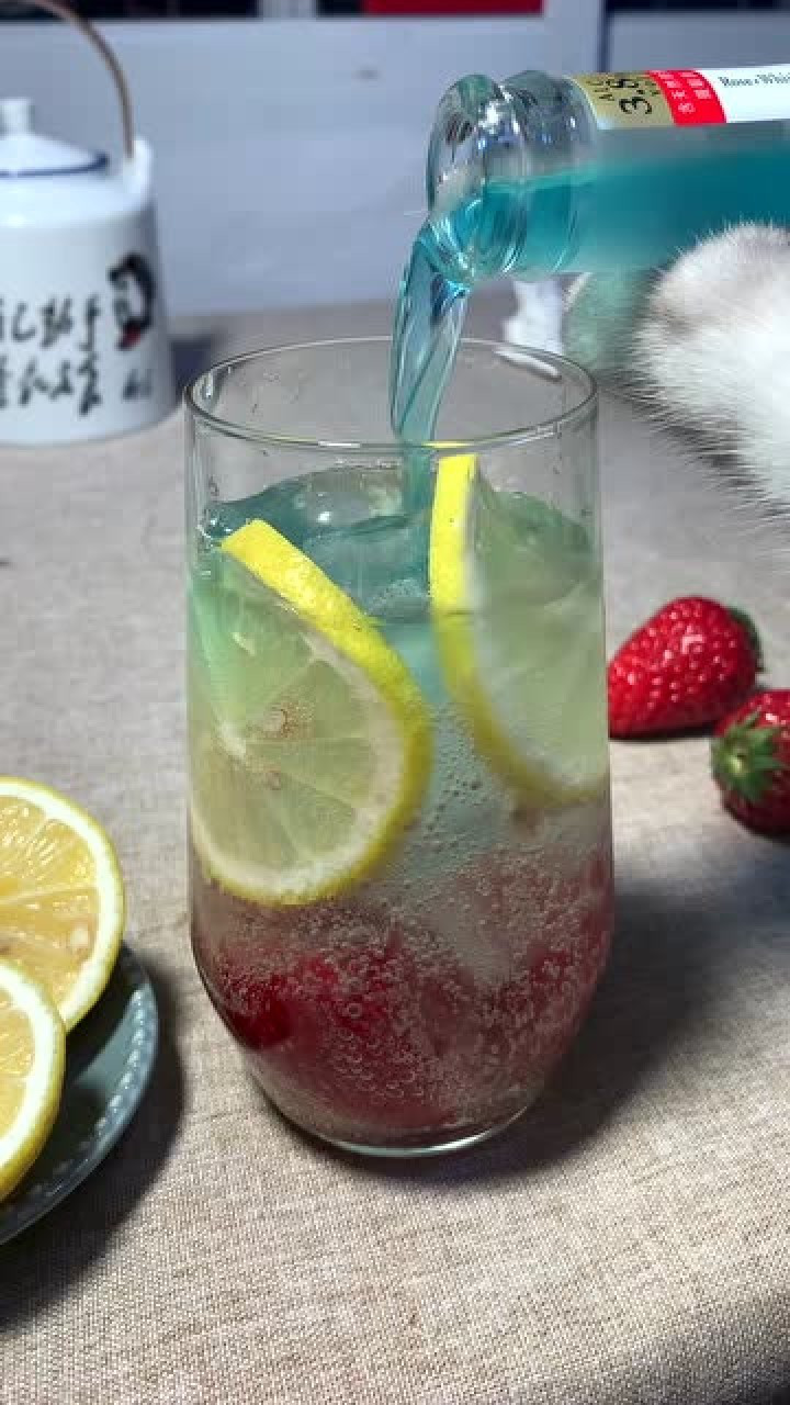 【料理猫王】猫咪调的破晓色饮料!自古红蓝出cp?