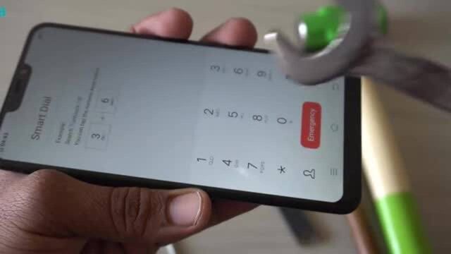 国产手机vivo质量怎么样?老外拿锤子做了个实验,太意外了