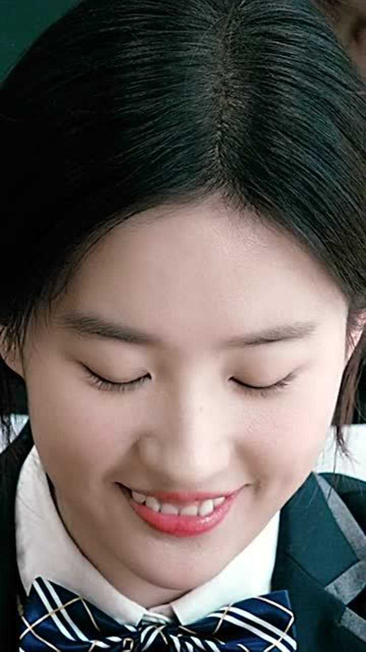 刘亦菲29岁的时候演起女学生毫无违和感笑起来很甜