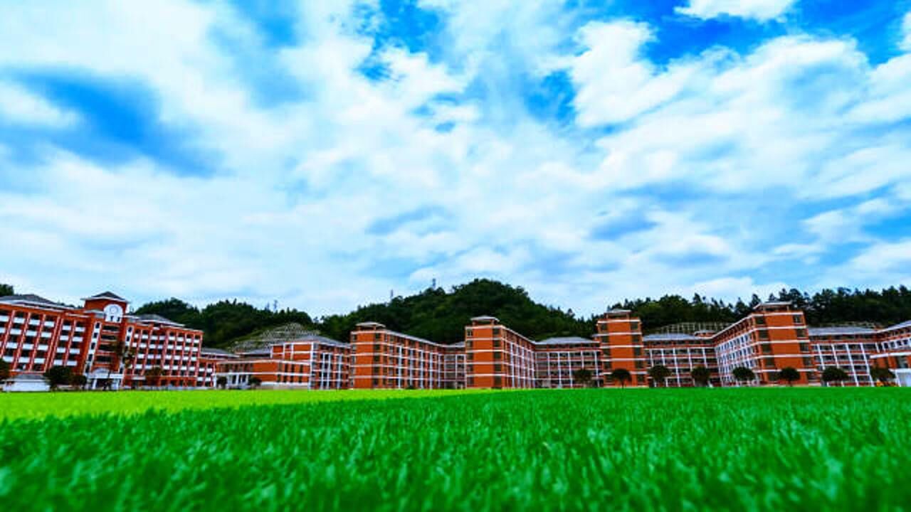 我们走在复兴大道上威信县第一中学招生宣传片