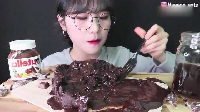 美食吃播大胃王:Nutella巧克力瀑布布朗尼,岩浆蛋糕!口感浓醇