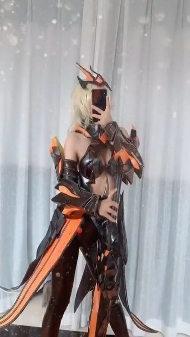 王者荣耀花木兰水晶猎龙cos这次被a到了cn小熊酱