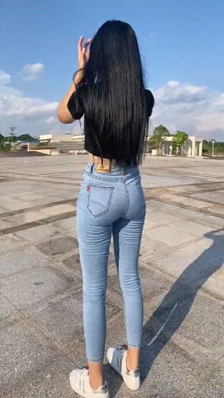 为什么喜欢搭配牛仔裤,看背影就知道了