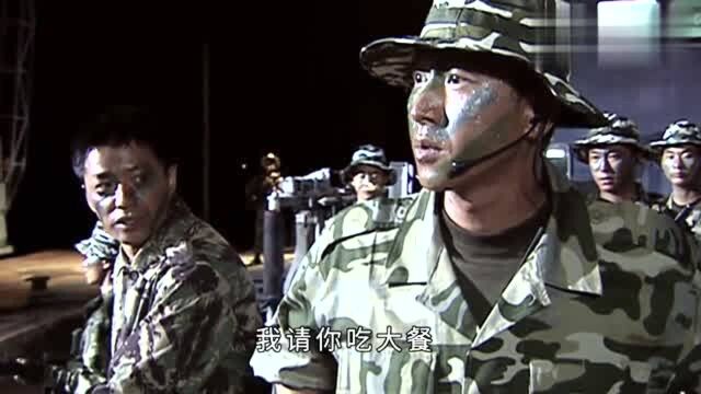 《士兵突击》高连长被自己带过的兵收拾了,又气又骄傲,小表情贼逗