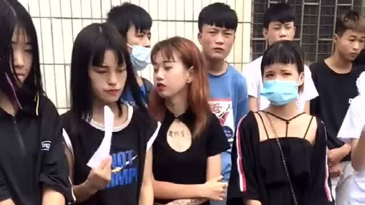 厂里新来的一批精神小妹这下好了工人们又有新的乐子了