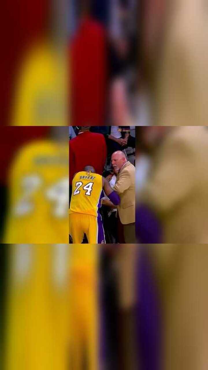 手指脱臼,现场直接掰回接着比赛,这就是科比