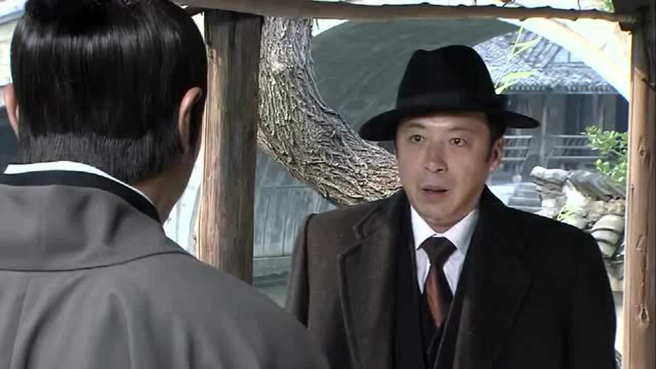 枪侠秦永川拿着真图纸撕碎说这是假图纸瞒天过海偷走了真图纸