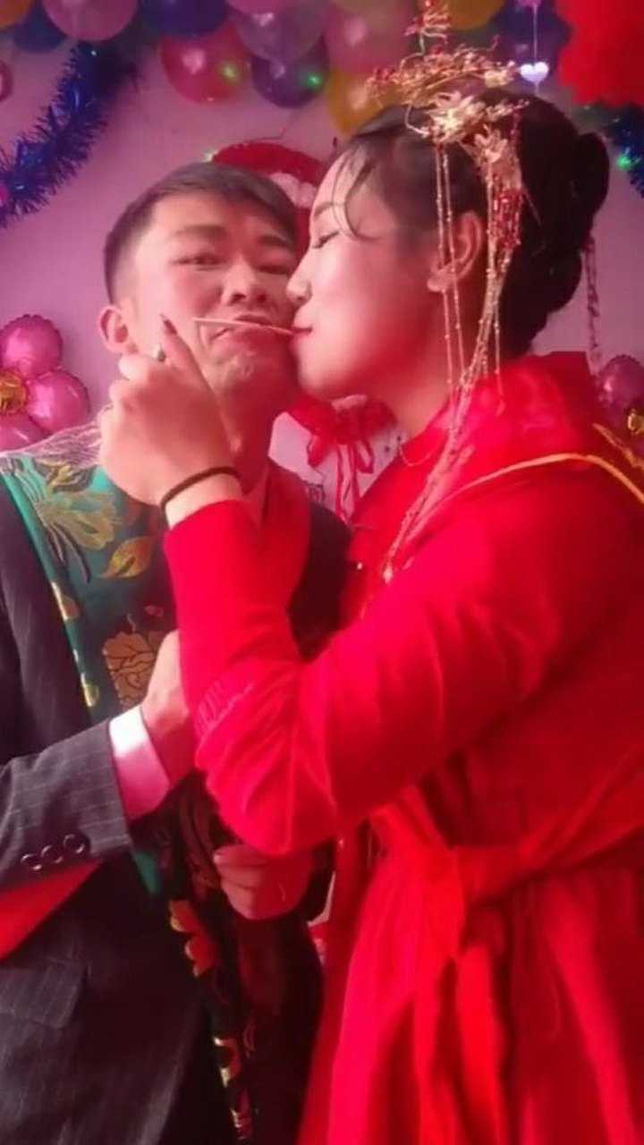 闹洞房玩出新花样新娘果然不简单