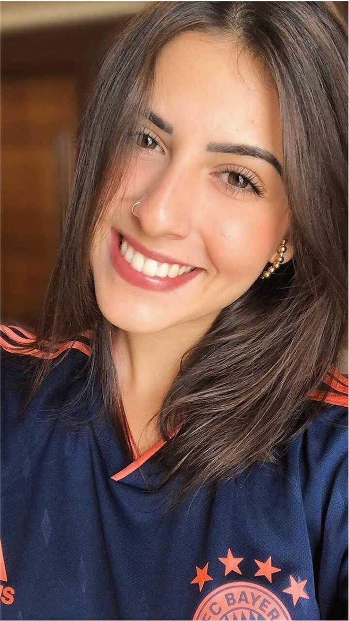 拜仁赢得欧冠后兴奋的女球迷