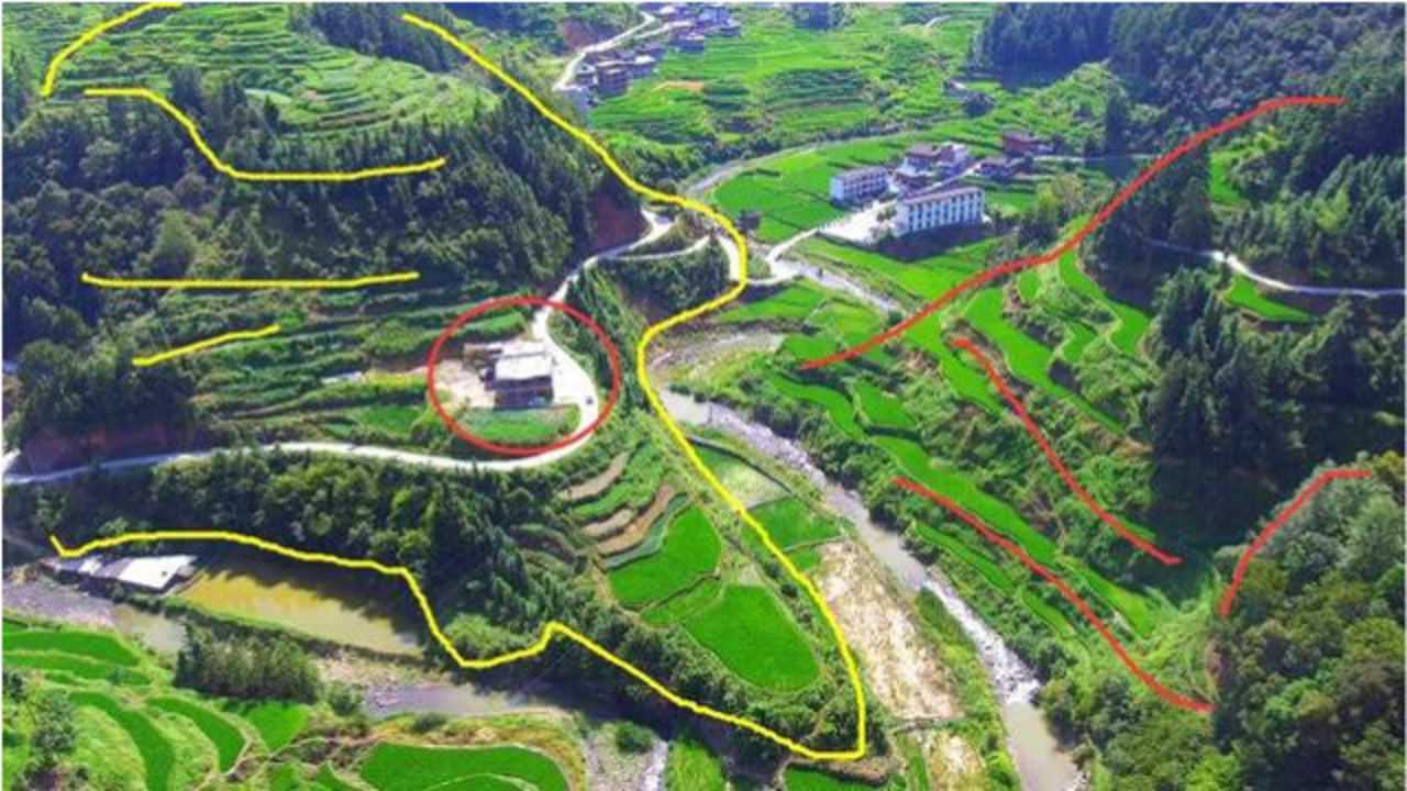 此山体犹如一只乌龟下海看看这两个房子的位置算是风水宝地吗