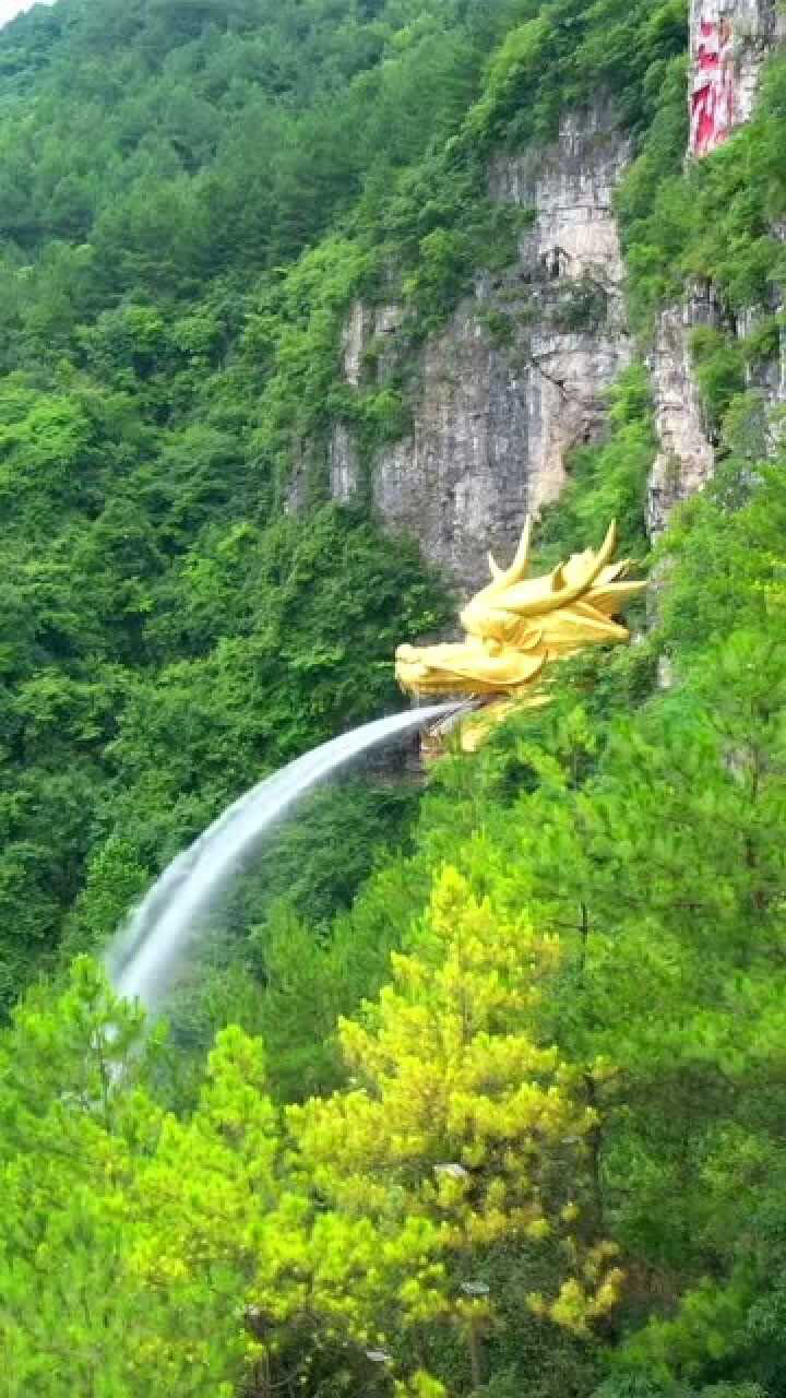 贵州龙里龙吐水龙头由158吨纯黄铜锻造愿看到的人心想事成