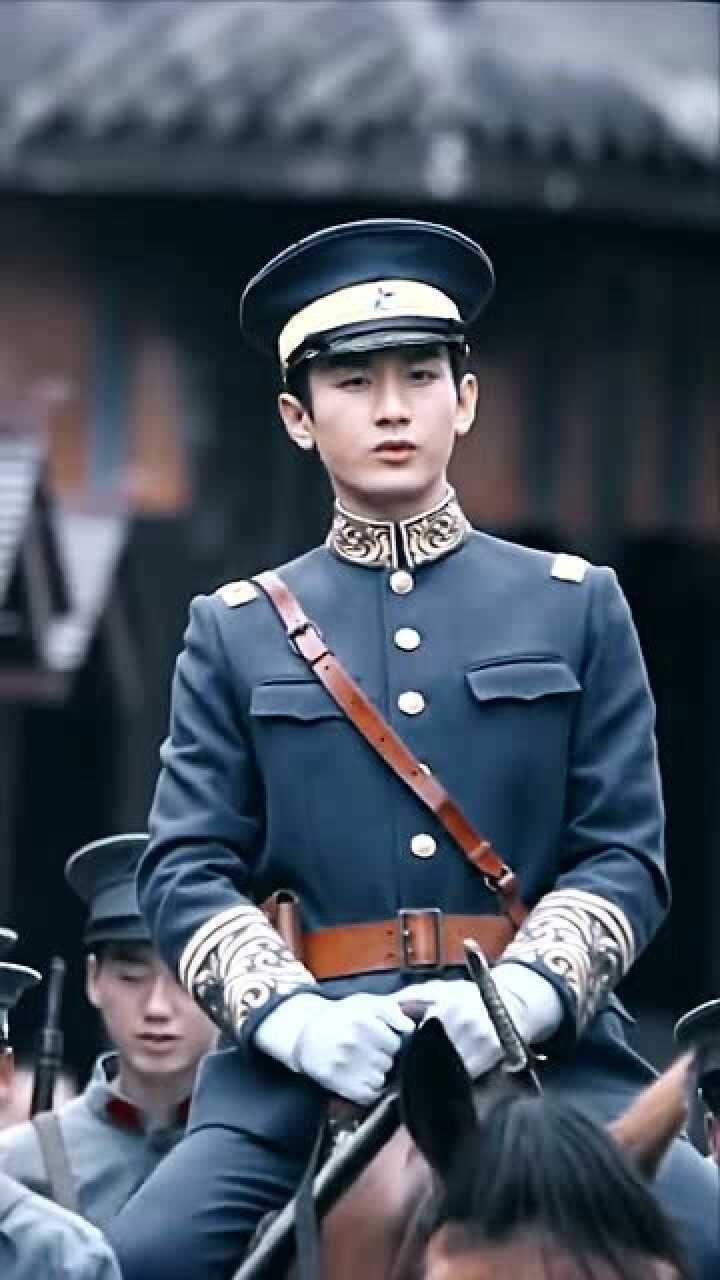 盗墓笔记里的军官张不逊只在快结尾几集出现但是把我给惊艳到了