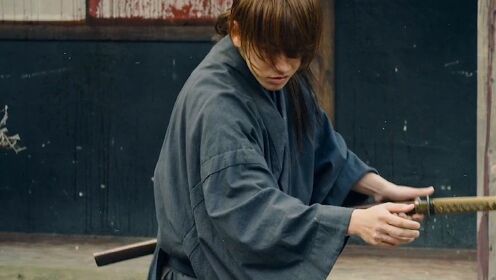浪客剑心:宫本武藏vs橘右京,我趴在地上只是在等被动!_腾讯视频
