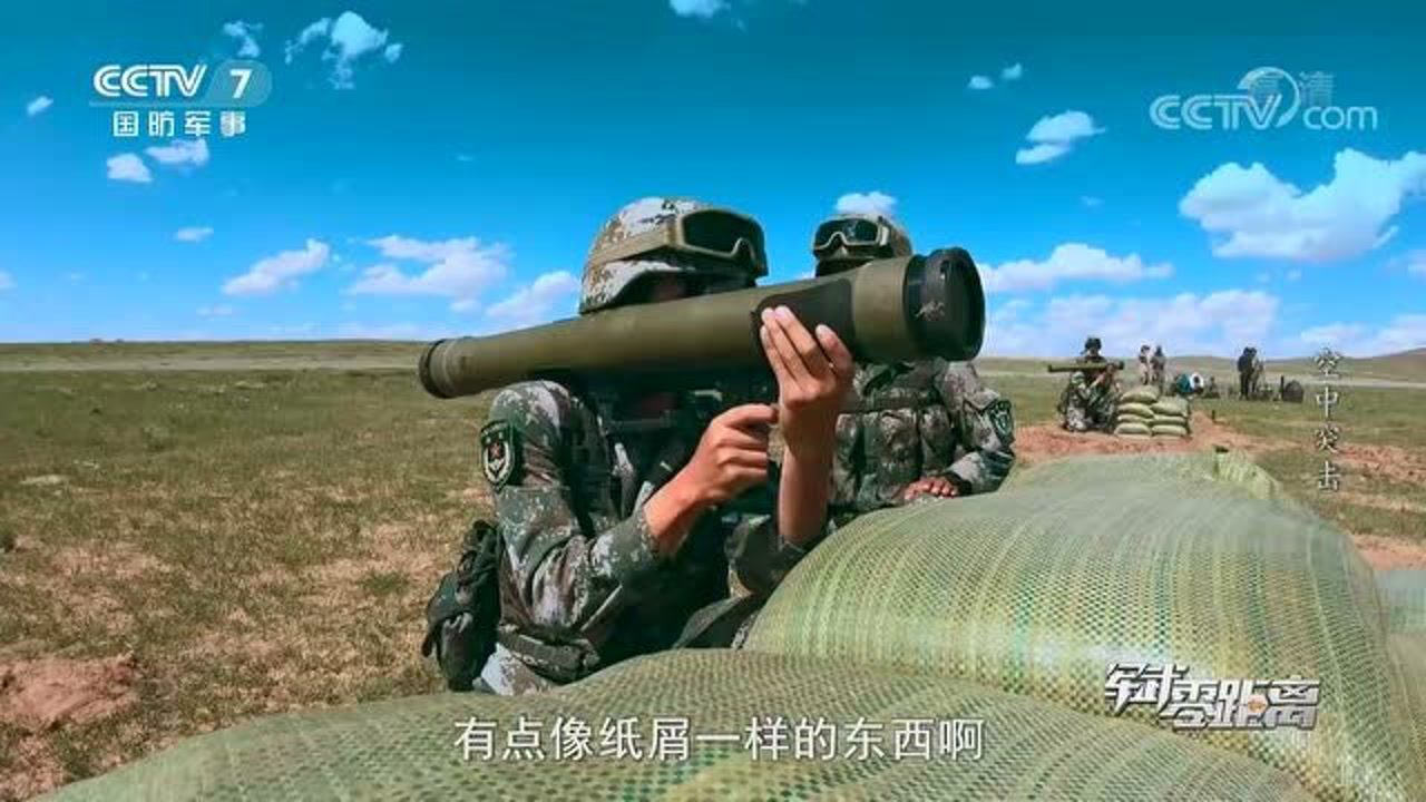 80毫米单兵火箭筒实弹射击威力有多猛看到靶标上的洞就知道了