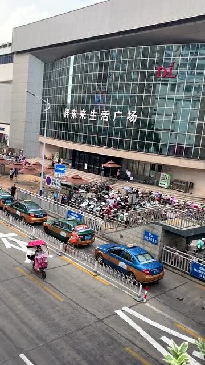 一条马路两个商场客流量天壤之别许昌人日常必逛的商超胖东来生活广场