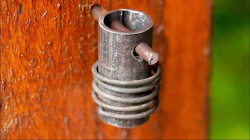 制作一个简单的拉伸铁丝的小工具,简单实用!