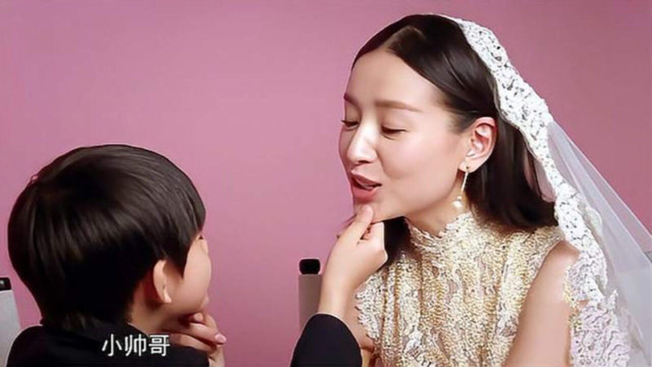 董洁带顶顶拍婚纱照,妈妈感动落泪,希望女儿找到合适的人!
