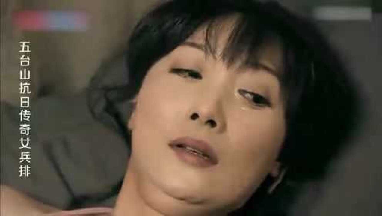 鬼子糟蹋完姑娘后，姑娘生无可恋趁鬼子不注意直接拿刀把小鬼子劈了！_高清