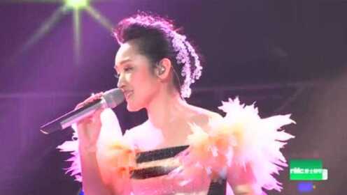 杨钰莹演唱经典《我在春天等你》，这声音真是甜到心里了！