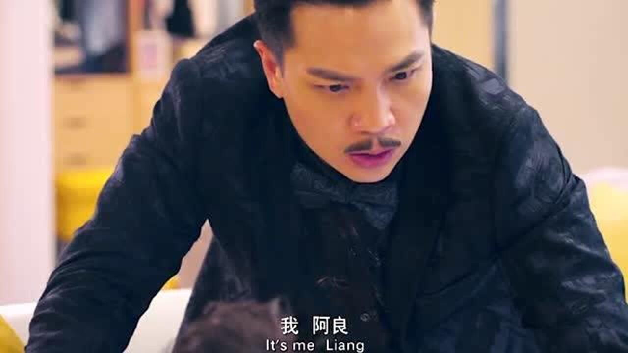 隔壁老王躲进衣柜里没想到在他之前已经有人躲进来了