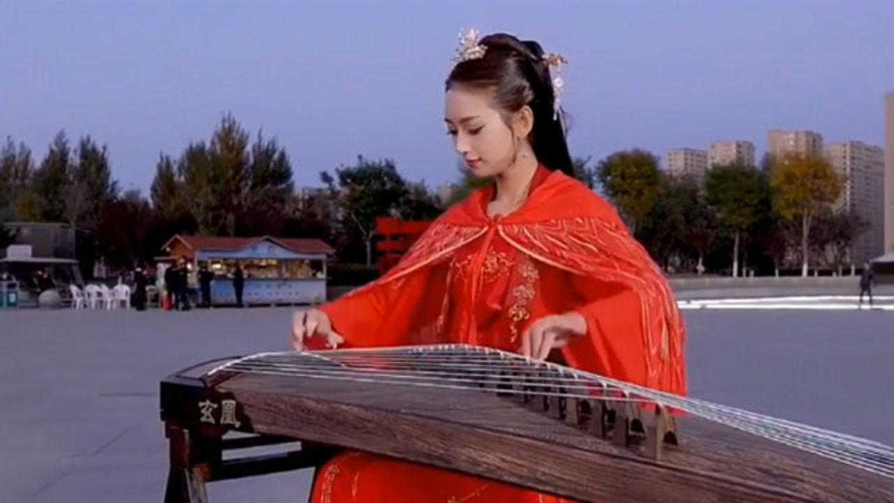 美女古筝弹奏爱江山更爱美人琴音美妙柔情似水