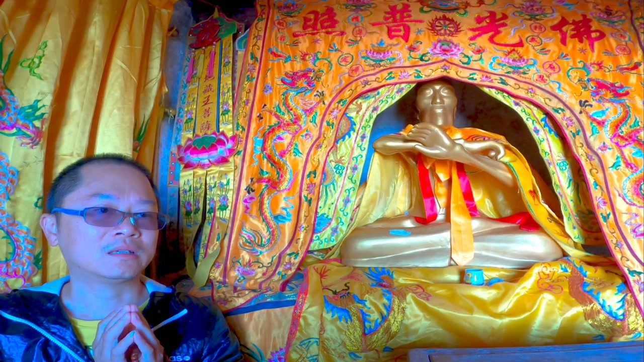 我带你去九华山探究肉身菩萨无暇禅师,几十年一直写血经闭关洞,不对外