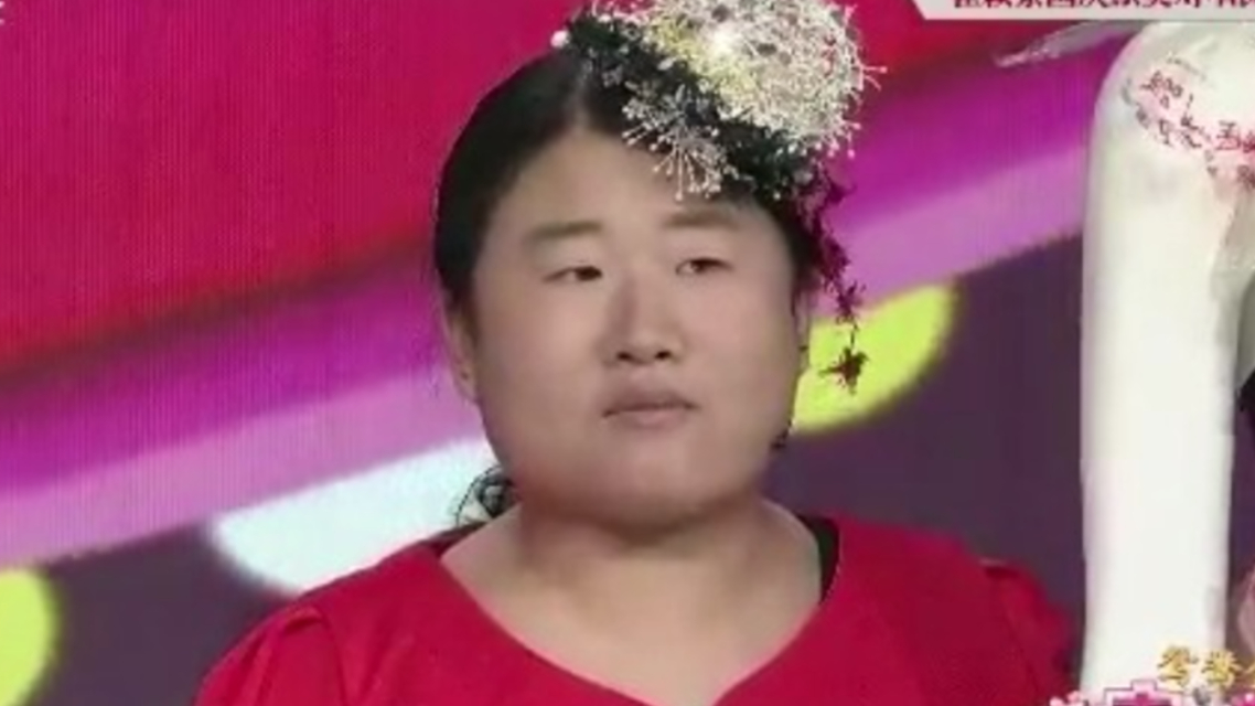 王守英现场展示舞台服装秀,一句话点醒全场观众,讽刺国人崇洋媚外的