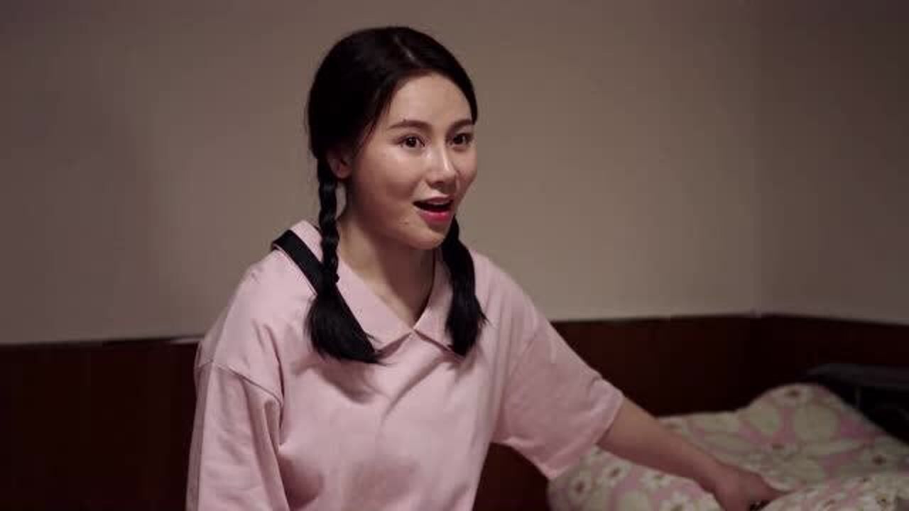 刘老根3小琴看不懂医术只是翻了一眼就感觉头昏眼花