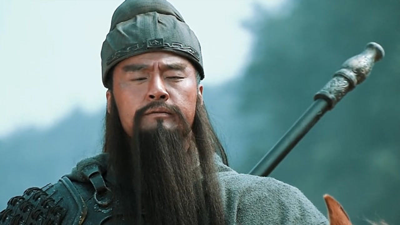 关云长手持青龙偃月刀胯下嘶风赤兔马斩颜良诛文丑傲视天下