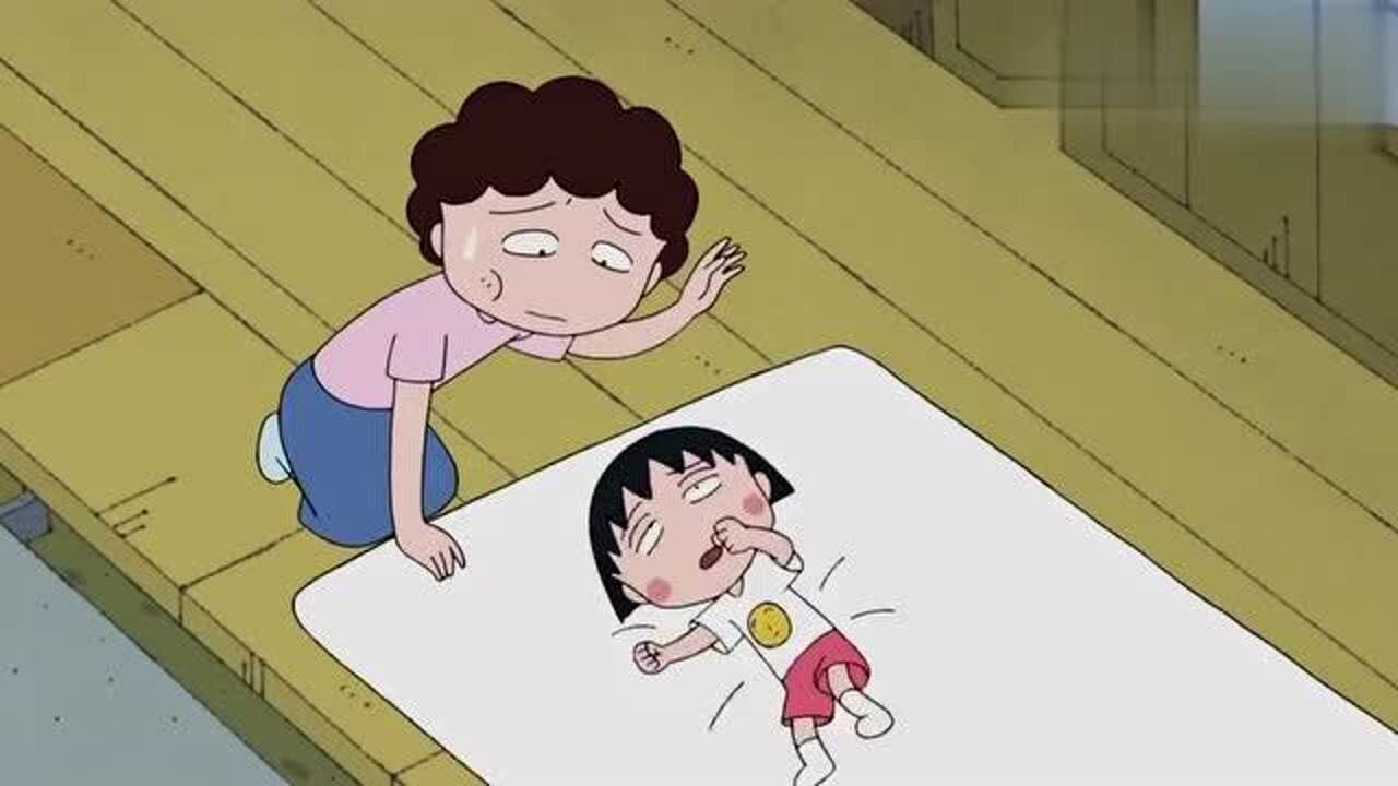 小丸子晒被子,竟然躺在被子上睡着了!