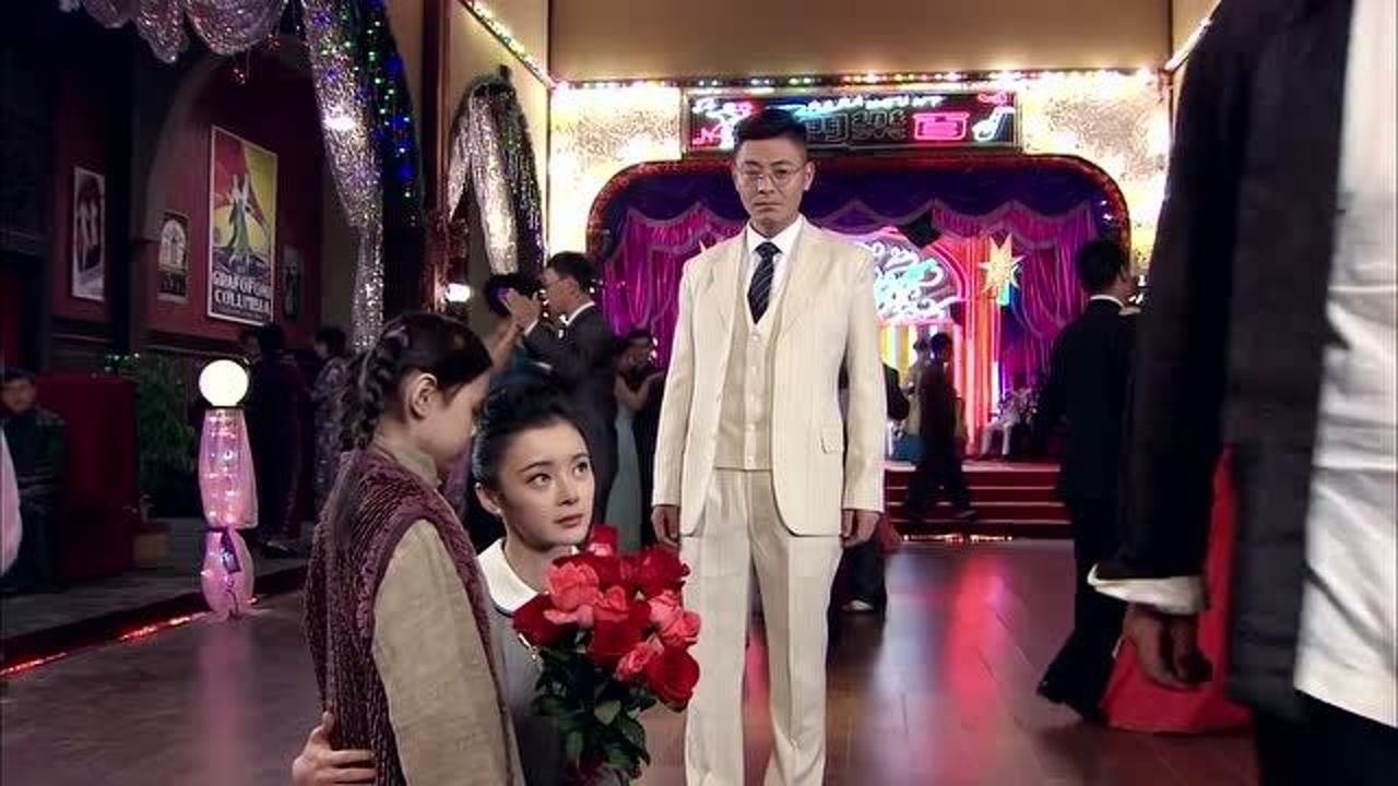 生死翻盘:美惠解救了卖花的小女孩,罗启明买下花送给美惠