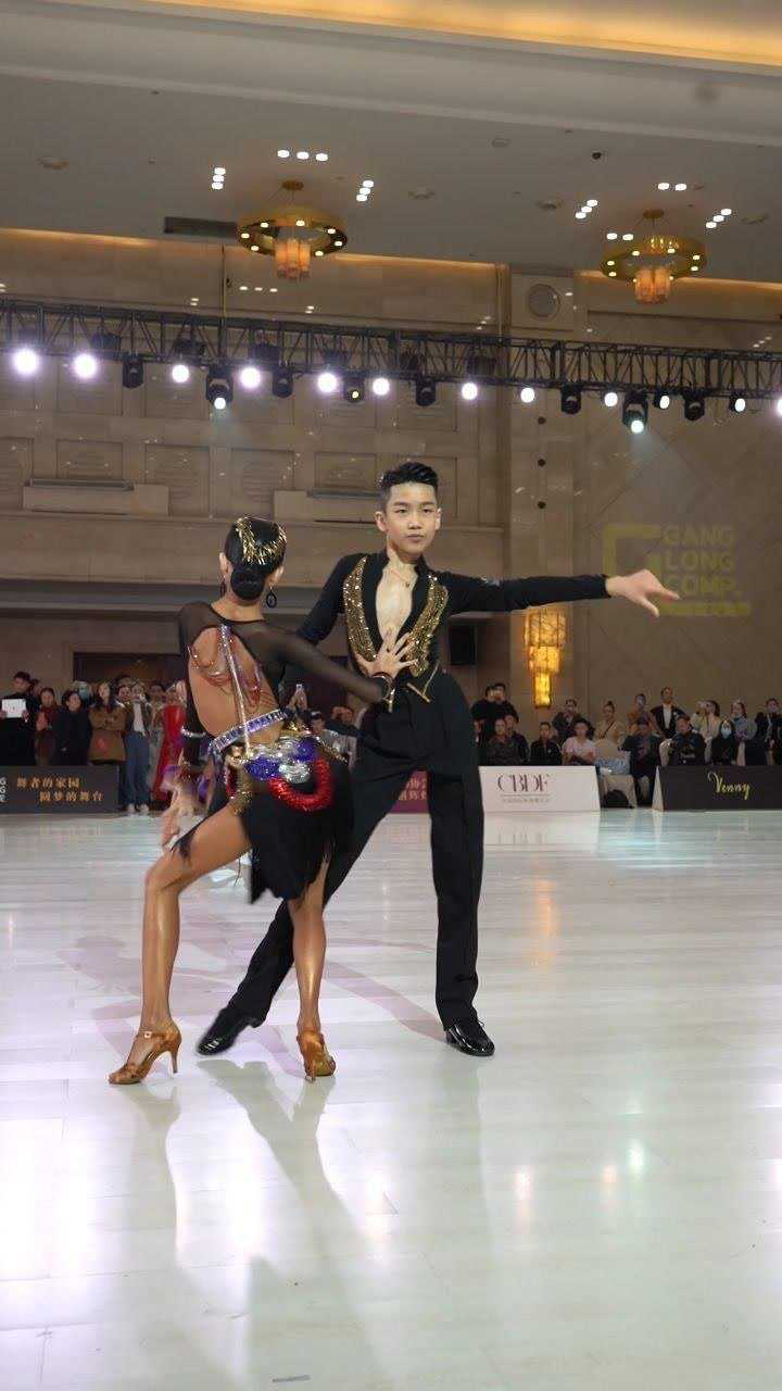 伦巴完整版上墨茉组合重庆赛决赛第三支舞现场原音版来啦