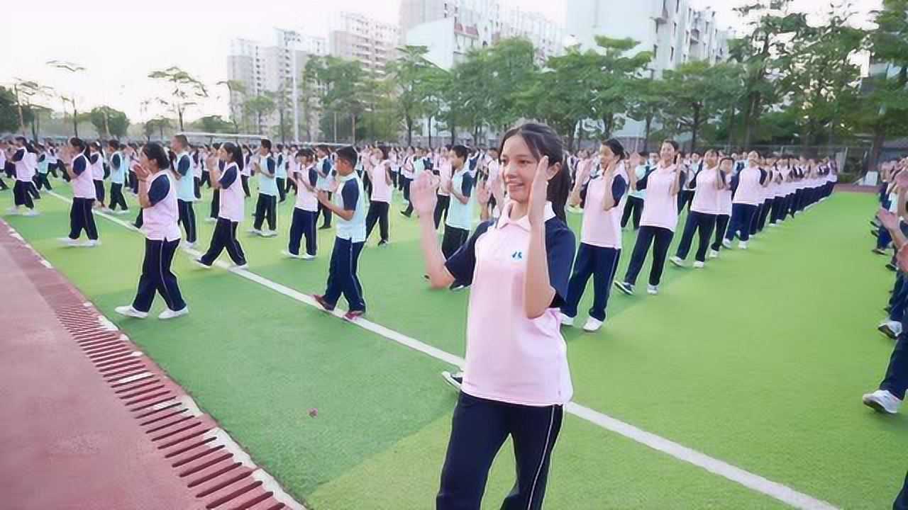 厦门市金尚中学团体操《你笑起来真好看》片段