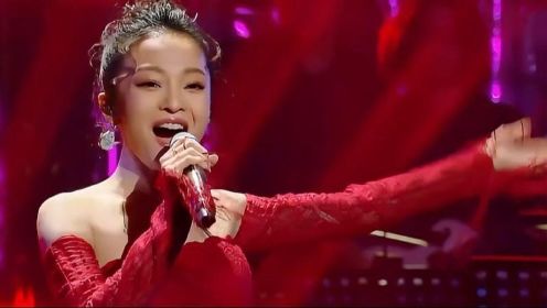 歌手：张韶涵演唱《追梦人》，一袭红裙，热情似火，不愧是女神！
