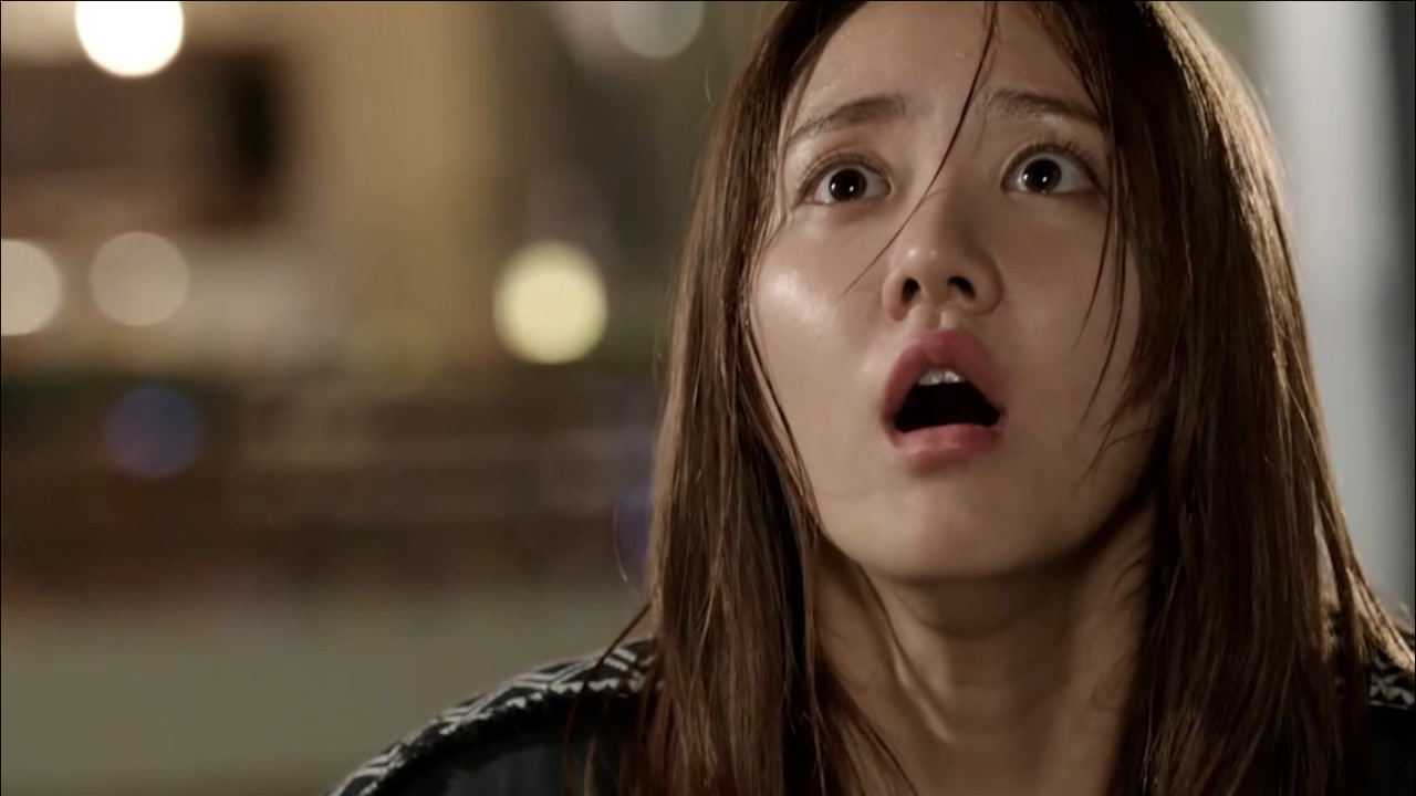 爆笑拉肚子场面：美女拉稀没忍住，一阵凉风吹过更是尴尬_高清