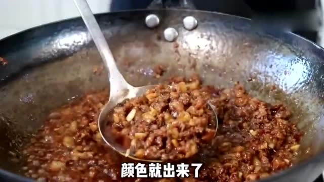 重庆小面的制作过程,出锅后鲜香麻辣,看着都流口水!