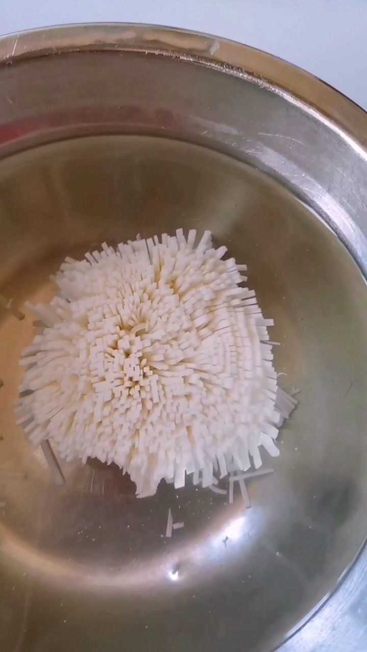 大厨是这样切菊花豆腐的!