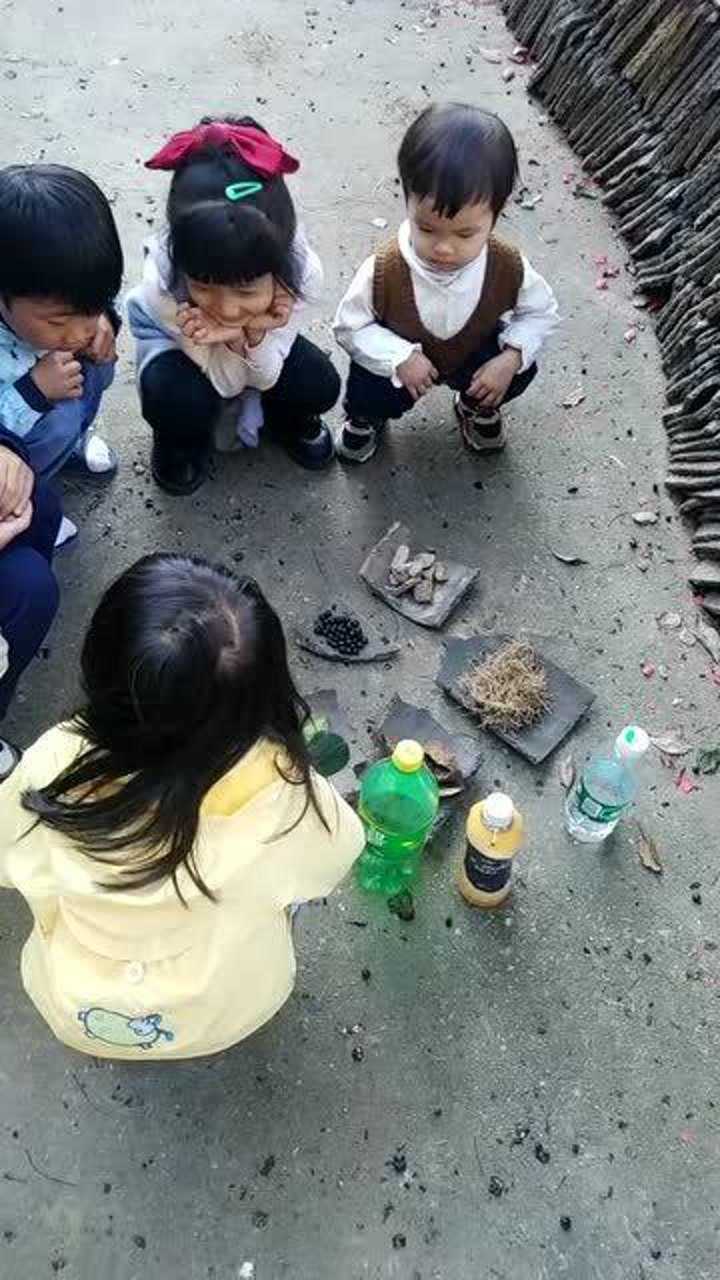 小孩过家家的怀旧图片图片