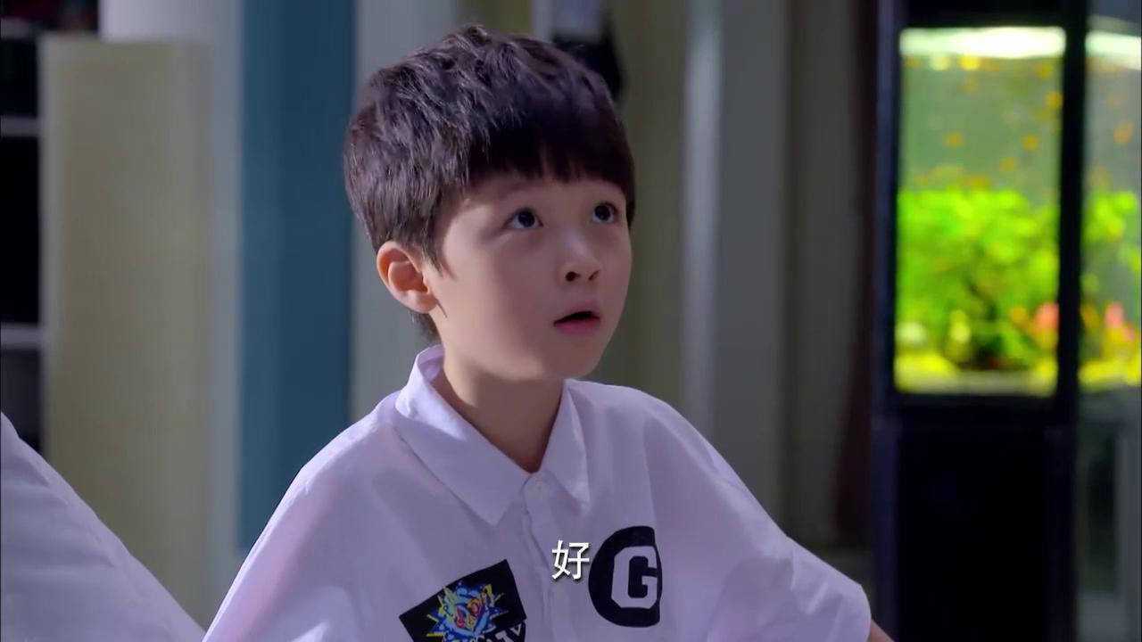 淘气爷孙:坑爹萌娃给爸爸录像,不料拿给妈妈看,妈妈气得摔相机