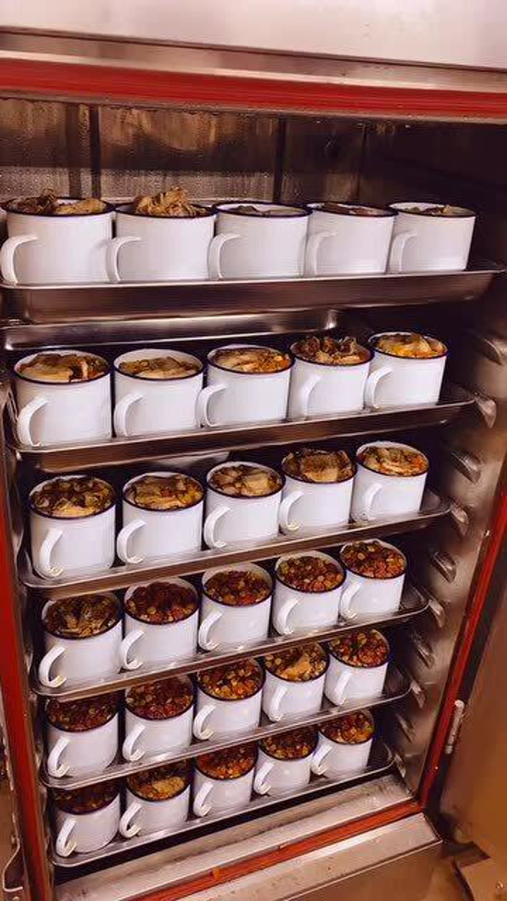 这样的缸子饭你见过吗?你觉得味道会怎么样?