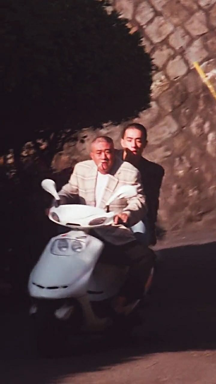 我是台湾三联帮柯志华给骆驼大哥上柱香我们就走