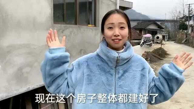 村民都不看好的三角形地基,大哥自行设计修建,盖出村里最洋气的房子