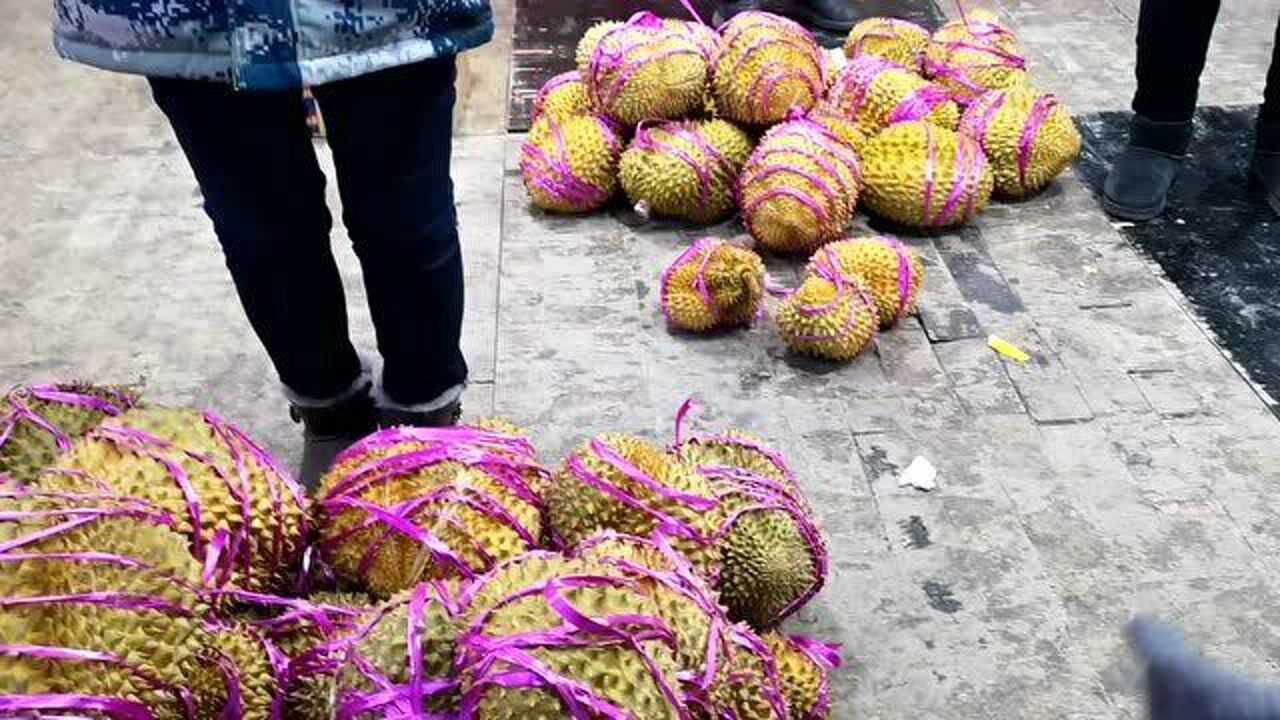 实拍东北最大水果批发市场,沈阳八家子,水果到底便宜不?腾讯视频}