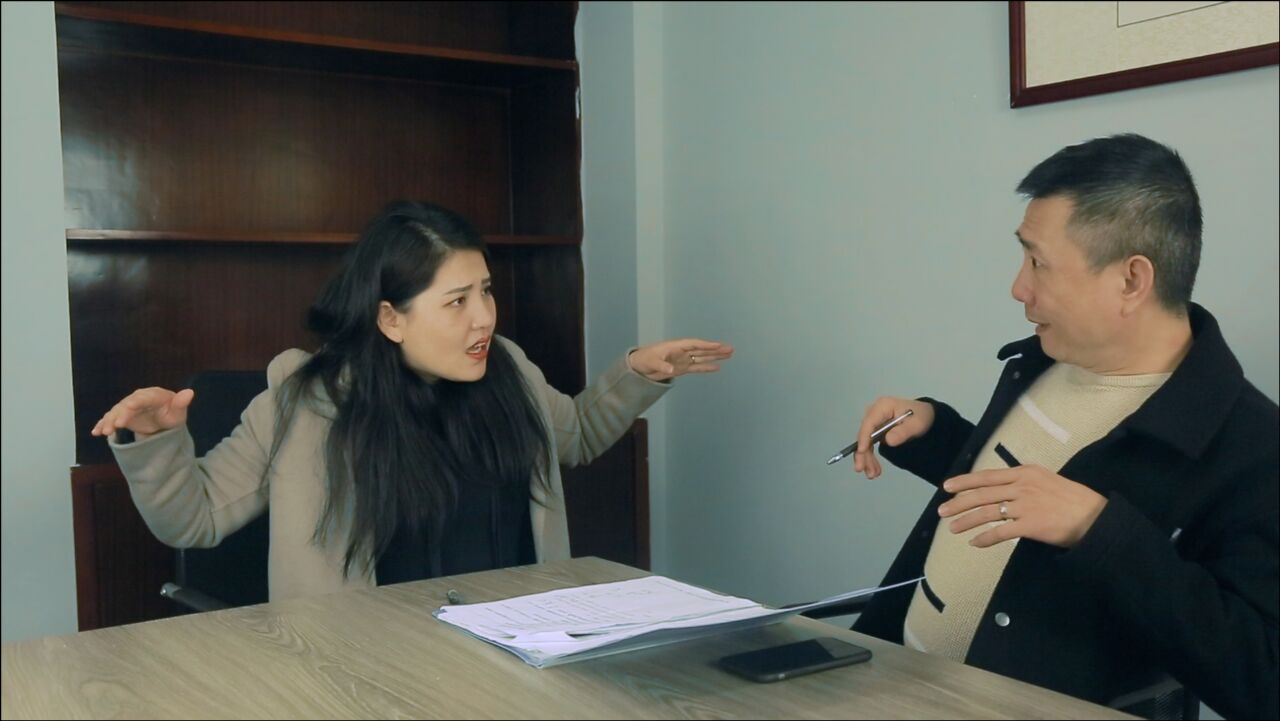 老板面试问美女一头猪重400斤桥可承重200斤请问猪怎么过河