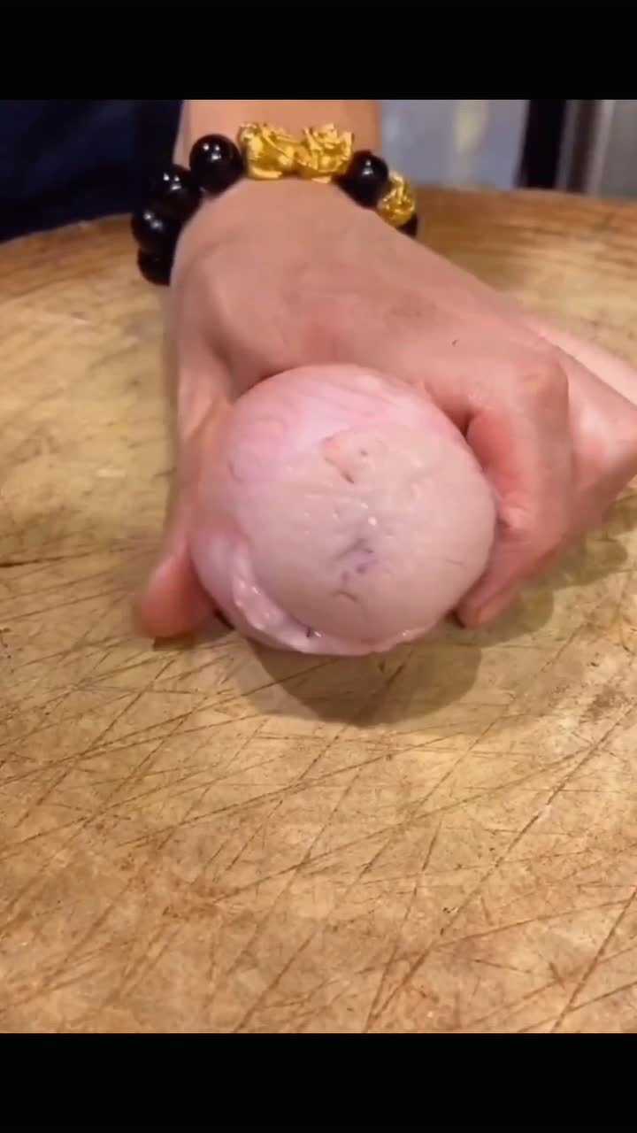 羊睾丸烤着来吃真香吃起来还是有骚味但是补啊